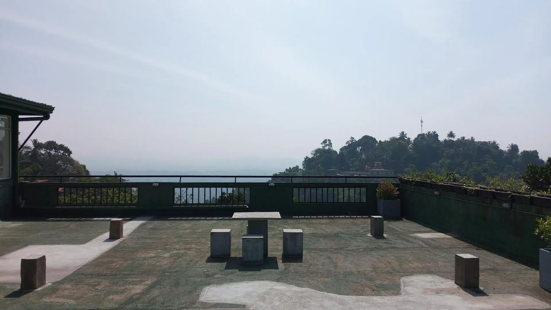 Emerald Mountain Resort Ampitiya Hotel