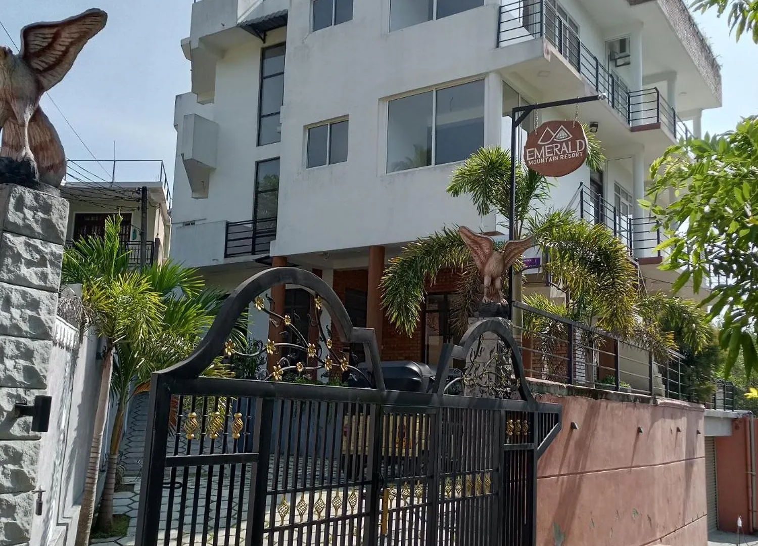 Emerald Mountain Resort Ampitiya